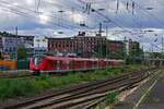 Eine 1440-Doppeltraktion mit 1440 314 an der Spitze erreicht am 27.07.22 mit Wuppertal-Oberbarmen den Endbahnhof der Fahrt als S8.