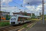 1649 009 setzt nach einem kurzen Halt in Wuppertal-Oberbarmen die Fahrt in Richtung Wuppertal Hbf fort.