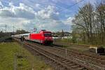 Mit einem IC aus Richtung Kln berquert 101 098 am 03.04.2021 das Autobahnkreuz Wuppertal-Sonnborn nahe dem gleichnamigen Haltepunkt.