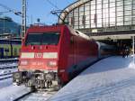 101 131-1 mit ex Metropolitan als ICE1106 von Berlin Sdkreuz Richtung Hamburg-Altona kurz nach der Ankunft im Hamburger Hbf.(18.12.10)