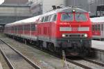 218 493-5 mit RE 57408 von Mnchen Hbf nach Memmingen wartet im Hbf Mnchen auf Fahrgste.31.03.2012