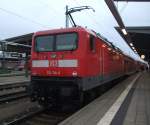 112 114-4 mit RE 33105 von Rostock Hbf Richtung  Lutherstadt Wittenberg kurz vor der Ausfahrt im Rostocker Hbf.links steht IC2115   Stralsund-Stuttgart Hbf.(02.11.10)