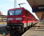 wieder ein seltener Gast in Rostock: 143 225-1 von DB-Regio Halle stand am 27.03.2011 mit ihrer S1 von Warnemnde nach Rostock Hbf kurz vor der Ausfahrt im Bahnhof Warnemnde.Sie hilft so lange aus