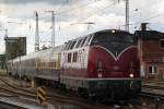 V 200 116 mit Nostalgie-Ostsee-Express beim Rangieren im Rostocker Hbf.(24.06.2011)