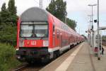 Die Rostocker S-Bahn macht auch schlapp die hintere S-Bahn hat dann bis Rostock Hbf geschoben.Rostock-Bramow(26.07.2011)