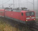 112 107-8 mit RE1 von Rostock nach Hamburg bei der Ausfahrt im Rostocker Hbf.29.10.2011