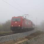 in Rostock hatte ich mit chaotischen Lichtverhltnisse zu kmpfen als   185 631-9+Mller`s Saufzug von Ostseebad Binz nach Kln die Gterumfahrung beim Rostocker Hbf befuhr.06.11.2011