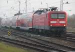 112 107-8 mit RE5 von Lutherstadt Wittenberg nach Rostock Hbf bei der Einfahrt im Rostocker Hbf.Danke auch an den Tf der mir das Bild versaut hat.08.11.2011