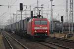 Treffen im Rostocker Seehafen link´s S3 nach Rostock-Seehafen/Nord in der goldenen Mitte 152 006-3 mit LKW-Walter nach Hamburg und recht´s stehen RBH 103(143 041-2)+RBH 110(143