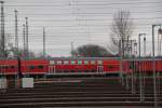 nochmal schn von der Seite den quer stehenden Steuerwagen im BW Rostock Hbf.20.01.2012