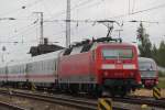 120 140-9 mit IC 2239 Warnemnde-Dresden bei der Ausfahrt im Rostocker Hbf.13.07.2012