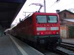 114 020-1 mit RE 37305 von Wismar Richtung Ludwigsfelde kurz nach der Ankunft im Schweriner Hbf.(29.01.2011)