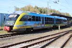 Der im Mecklenburg-Vorpommern Design gestaltete 642 543 als RB 11 von Tessin nach Wismar bei der Einfahrt im Rostocker Hbf.09.10.2022