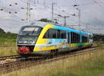 MV-Desing 642 539 als RB 12 von Rostock Hbf nach Graal-Müritz bei der Ausfahrt im Rostocker Hbf.02.08.2025