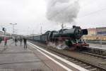 WFL 03 2155-4 mit dem (DPE 20345)  Ostsee-Express  von Berlin-Lichtenberg nach Stralsund Hbf, bei der Ausfahrt aus Berlin-Lichtenberg.