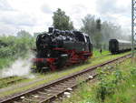 Während 86 1744 den Wagenpark fort zog,fuhr 86 1333,am 12.Juli 2020,in Bergen/Rügen den Wagenpark hinter her.