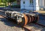 Ein Wagon Union WU 92 Prototyp Drehgestell als Denkmal beim alten Bahnhof Deuz (heute Netphen-Deuz) am 19.06.2019.