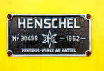 
Fabrikschild der Henschel 30499 (Adam Opel AG  5 ,  eine Henschel DH 500 Ca)  am 30.04.2017 im Eisenbahnmuseum Bochum-Dahlhausen.