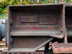 ANF Industrie Fabrikschild an dem vierachsigen offenen Drehgestell-Schüttgutwagen mit dosierbarer Schwerkraftentladung, 31 80 6940 387 D-DB, Gattung Facs 124 (ex DR Gattung Eads-y), der DB Cargo