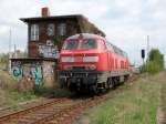 218 839 wartete am 01.Mai 2010 am Einfahrsignal von Berlin Lichtenberg auf Einfahrt.