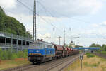 218 153-5 mit Schotterwagen am Haken, durchfährt am 30.06.2023 den Tostedter Bahnhof.