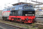 218 497-6 beim Rangieren am 14.12.2025 im Rostocker Hbf.