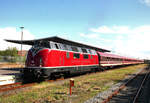 Nach der Ankunft in Cuxhaven steht die V200 033 der Eisenbahnfreunde Witten e.v auf Gleis 2 Bereit ihren Zug in die Abstellung zuschieben  am 02.09.2017.