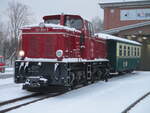 251 901 rangierte,am 06.Januar 2026,vor der Wagenhalle,in Putbus.