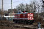 Adam 19 [Selina] (202 501-3) von der Uwe Adam Eisenbahnverkehrsunternehmen beim rangieren in Stendal.