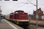 V100-Ost MTEG - Muldental Eisenbahnverkehrsgesellschaft mbH 204 347-9 (202 347-1) & 204 354-5 (202 354-7) Doppel mit vollen Hackschnitzelzug in Rathenow in Richtung Stendal unterwegs.