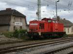 Neben den alten Kleinbahnhof in Bergen/Rgen stand,am 09.August 2012,die 298 318-7.