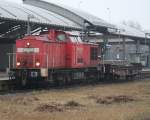 Die Seddiner 298 330-2  Mit bergabe von Rostock-Seehafen nach Warnemnde Werft bei der Durchfahrt im Haltepunkt Rostock-Ltten Klein.21.02.2015 