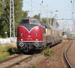 V 200 116 mit Nostalgie-Ostsee-Express als DPE 334 von Warnemnde nach Kln Hbf kurz nach der Ausfahrt im S-Bahnhof Rostock-Bramow.(29.06.2011)