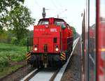 Ganz langsam dieselt 203 113-6 mit Schwesterlok von WFL über die neu verlegten Gleise(aus dem SH Express aufgenommen)zwischen Elmshorn und Neumünster. 17.05.12 (0300)