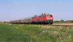 DB 218 390-3 + 218 835-7 mit IC 2375 aufgenommen zw Lehnshallig und Niebüll. Bü Triangel 18.05.2025
