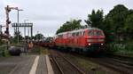 Einfahrt in Nieb�ll f�r die DB 218 831-6 + 835-7 mit einem voll beladenen SyltShuttle. 14.06.2026