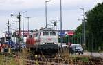 DB 218 341 + 390 auf Rangierfahrt an der Autoverladung in  Nieb�ll. 28.06.2026