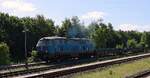SEL 218 002-4 verl�sst hier mit einem kurzen blauen Autozug Nieb�ll Richtung Westerland.