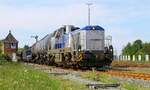 br-4-125-vossloh-g-12/778201/rdc-4125-005-rangiert-den-gueterzug RDC 4125 005 rangiert den Güterzug aus Sylt in Niebüll Gbf 01.06.2022