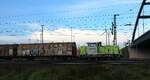 RBB/Captrain 0650 093-4 rangiert mit bunten G�terwagen an der blauen Br�cke hin und her...Hamburg 15.10.2026 