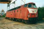 Bereits z-gestellt und mit �berpinselter Loknummer zeigt sich die 219 016 am 29.08.2002 im Bw Chemnitz.