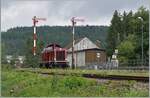 Die Diesellok 211 041-9 (92 80 1211 041-9 D-NeSA) rangiet im Bahnhof Zollhaus Blumberg.