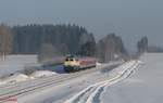 Westfrankenbahn  Conny  218 460-4 zieht den Fussball Sonderzug 39502 Hof - Nürnberg von den Dynamo Dresden-Fans bei Neudes in Richtung Marktredwitz.