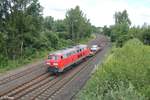 225 133-8 mit Rolaschadwagen von Ostrau nach Nürnberg als Bauz 79664 bei der Einfahrt in Marktredwitz.