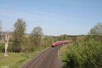 218 403-3 mit dem RE2 RE4861 Hof - München bei Röslau.