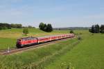 Mit ihrer RB nach Kempten ist 218 461-2 am 13.06.13 bei Görwangs unterwegs.