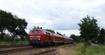 Als RE72 nach Flensburg fuhr die 218 322-6 am 18.6.16 mit ihrem bunt gemischtem Zug durch den Bf.