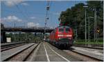 Die DB 218 416-8 und eine weitere erreichen mit einem EC von München Lindau HBF.