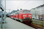 Die DB 218 434-9 wartet mit einem RE nach Westerland (Sylt) in Hamburg Altona auf die Abfahrt.