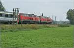 Die beiden DB 218 445-5 und 444-8 sind mit einem EC in Hergatz auf die direkte, aber nur einspurige Strecke via Memmingen abgezweigt.